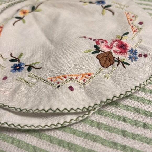 Embroidered Floral Round Doily Set of 3 Hand Crafted Embroidery USA - Picture 11 of 13